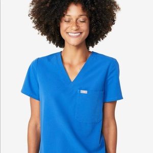 Figs scrub top